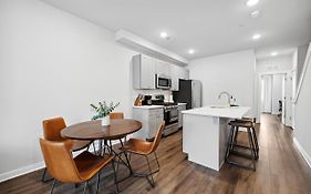 Luxurious Condo With Rooftop And Parking Near University City